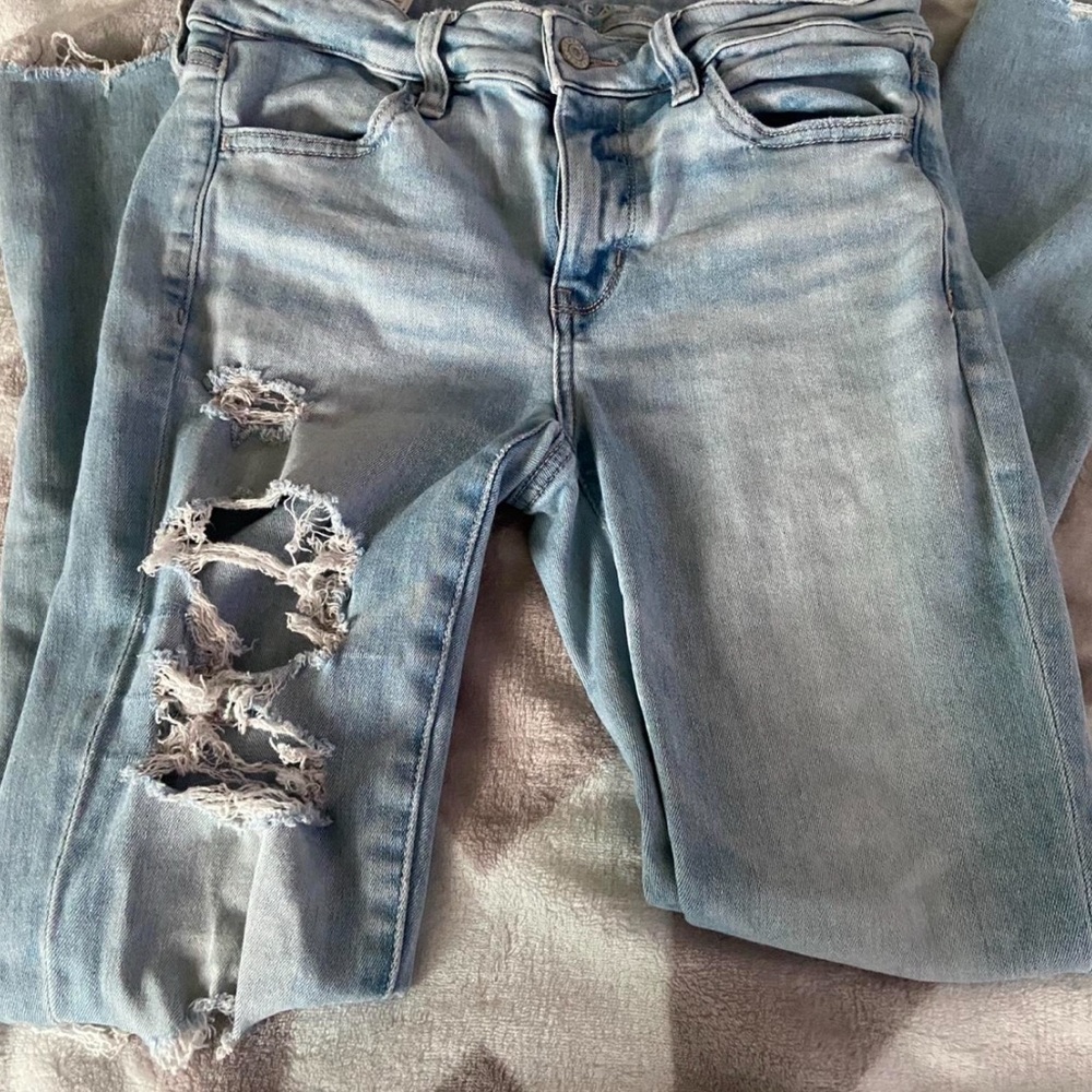 American Eagle Outfitters Light Wash Distressed Skinny Jeans